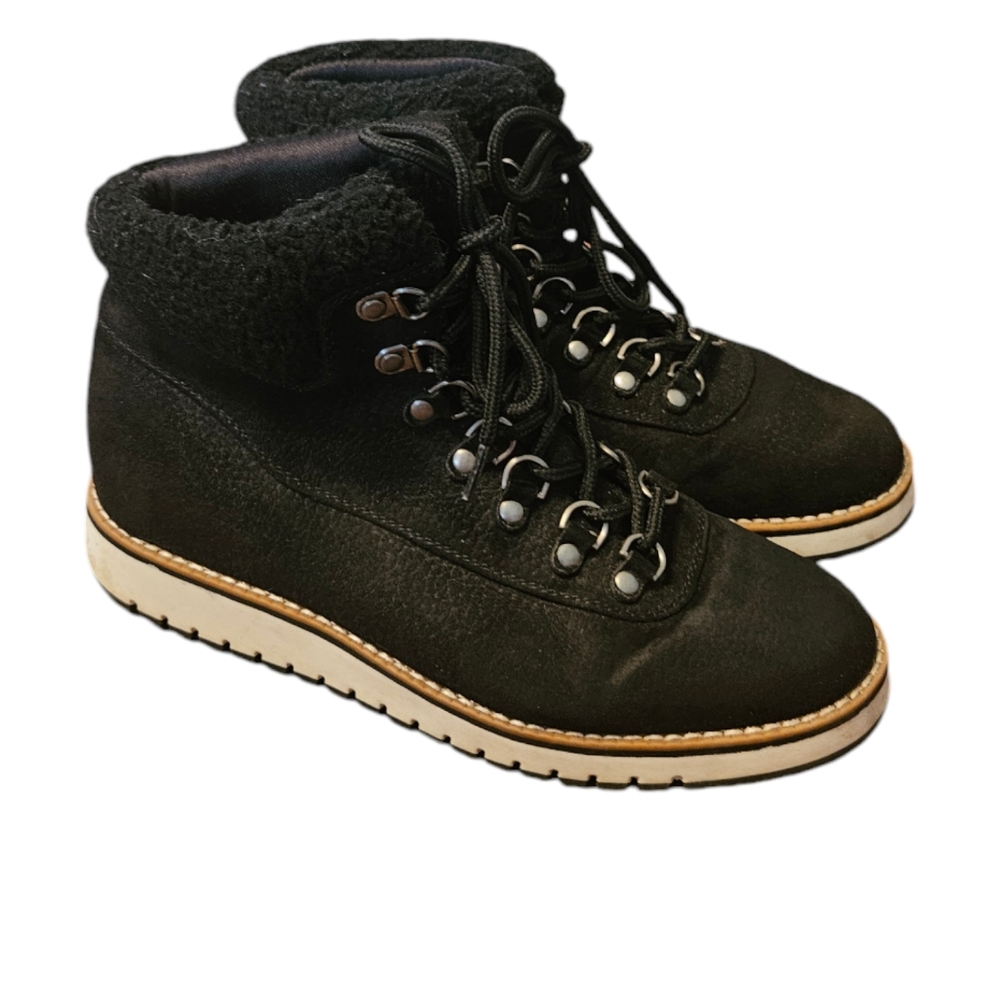 White Mountain Classic American Styling Weather Smart Ladies Boot Size 7.5M